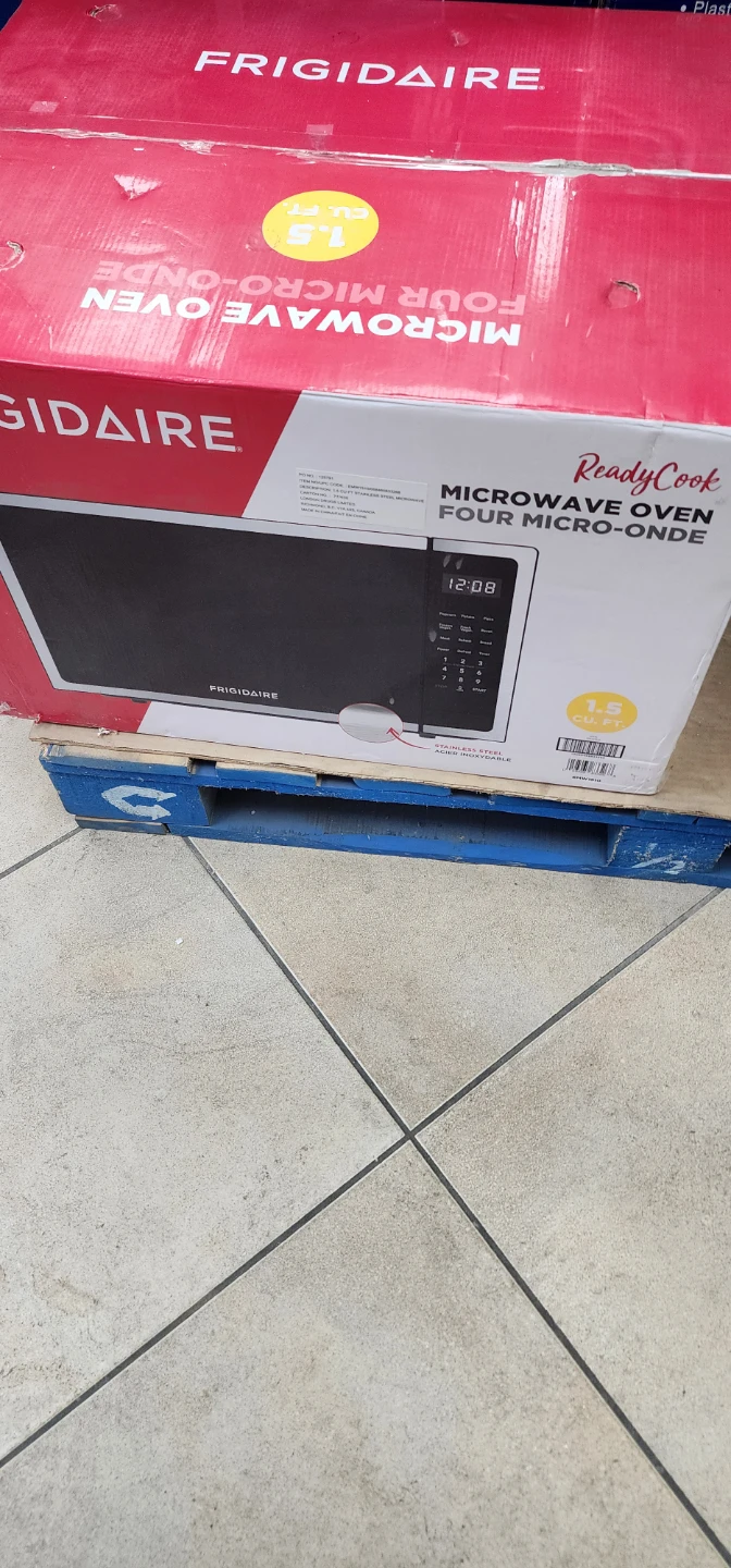 Frigidaire 1.5 cu. ft. Countertop Microwave 1000W. 50% OFF