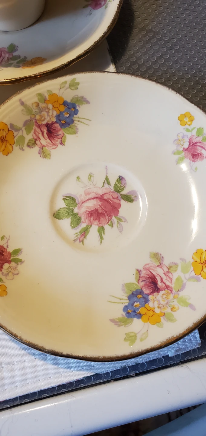 Royal Crown China Tea Cup and Saucer Set - photo 3