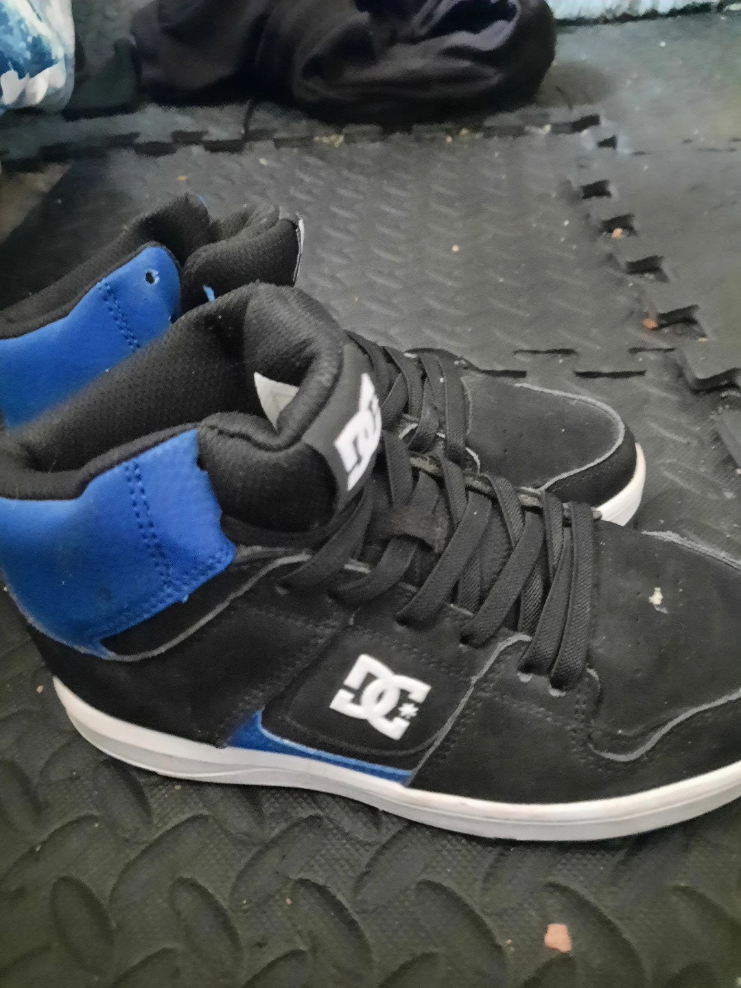 DC Shoes High-Top Sneakers