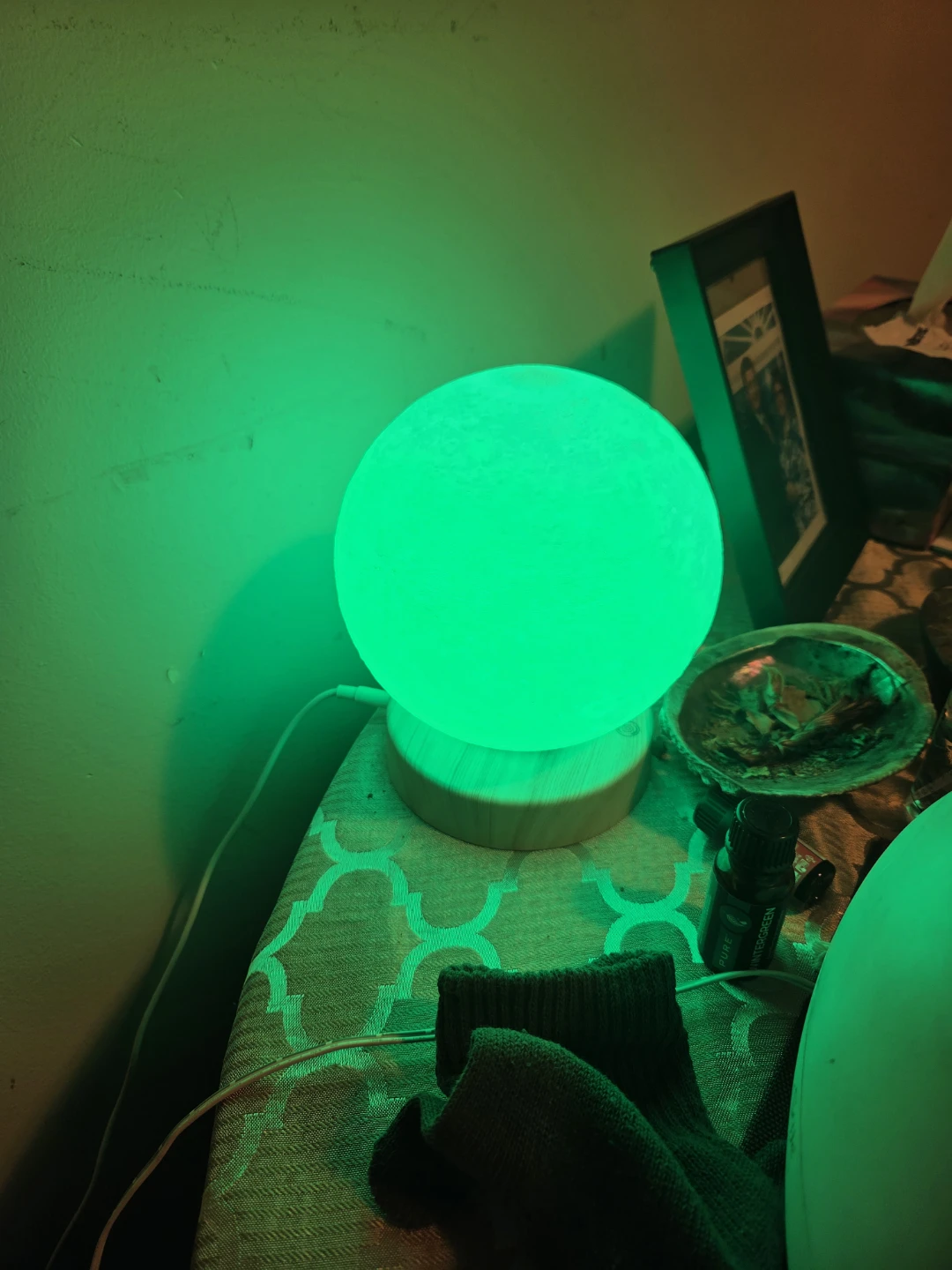 Green light therapy lamp