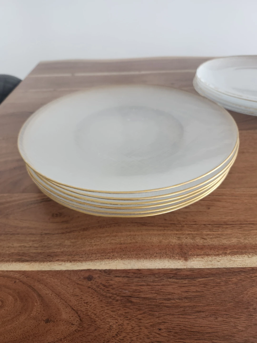 Elegant Gold-Rimmed Glass Plate Set - photo 4