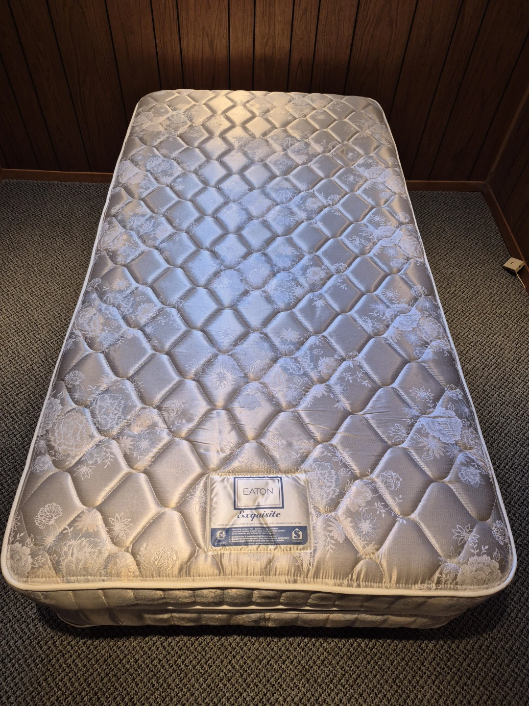 FREE Bed: Twin size, Simmons High Quality Pocket Coil Springs - photo 2