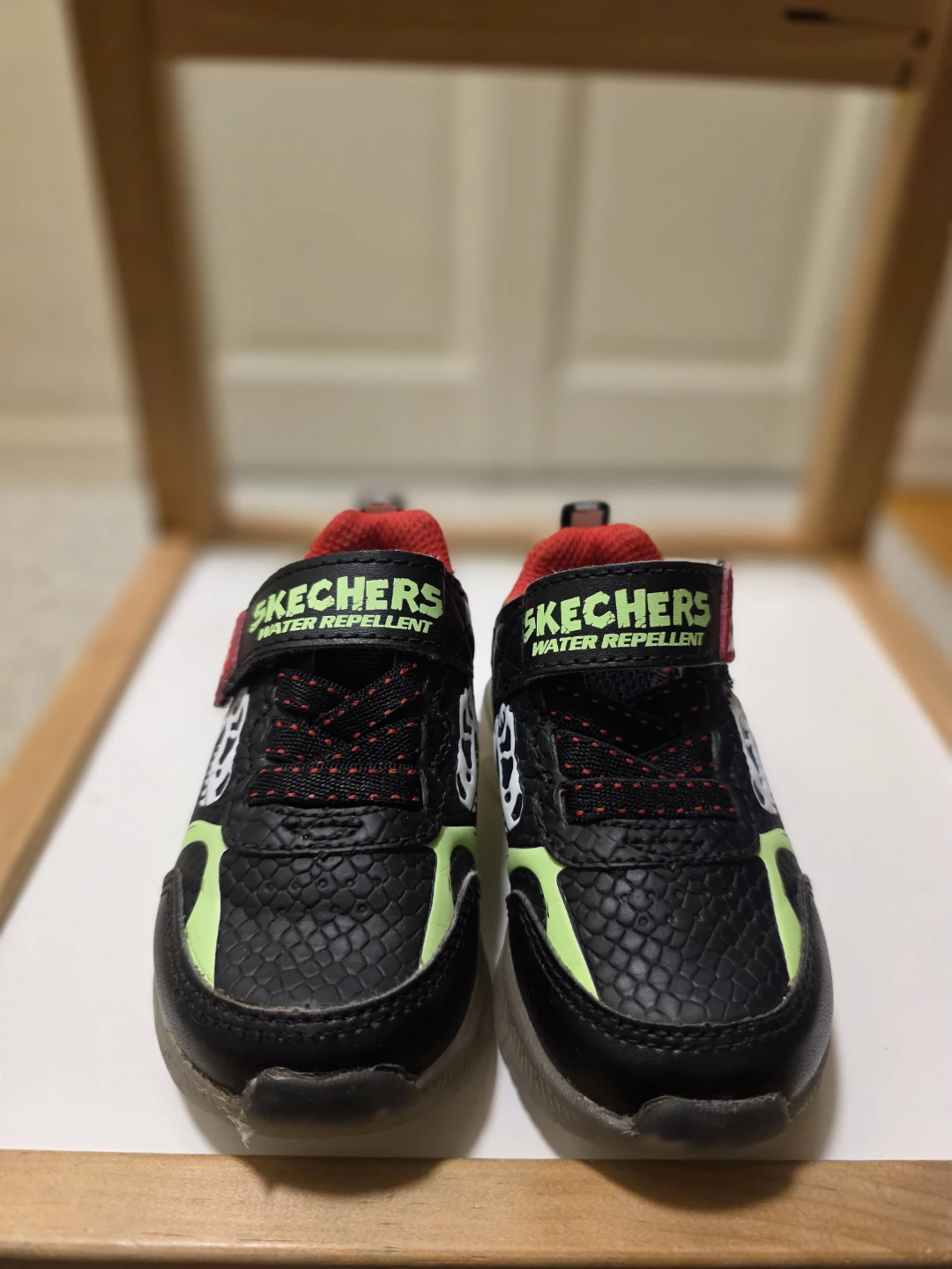 Skechers Kids' Water Repellent Dinosaur Light-Up Shoes 🏆 - photo 2