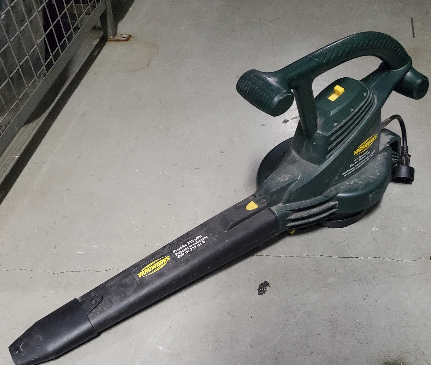Yardworks Electric Leaf Blower