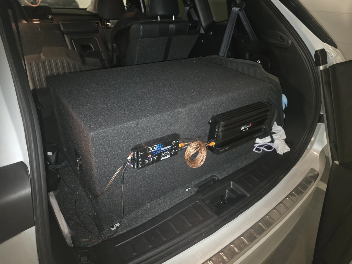JL Audio Dual 12" Subwoofers with box (amp and lc2 not included) - photo 3