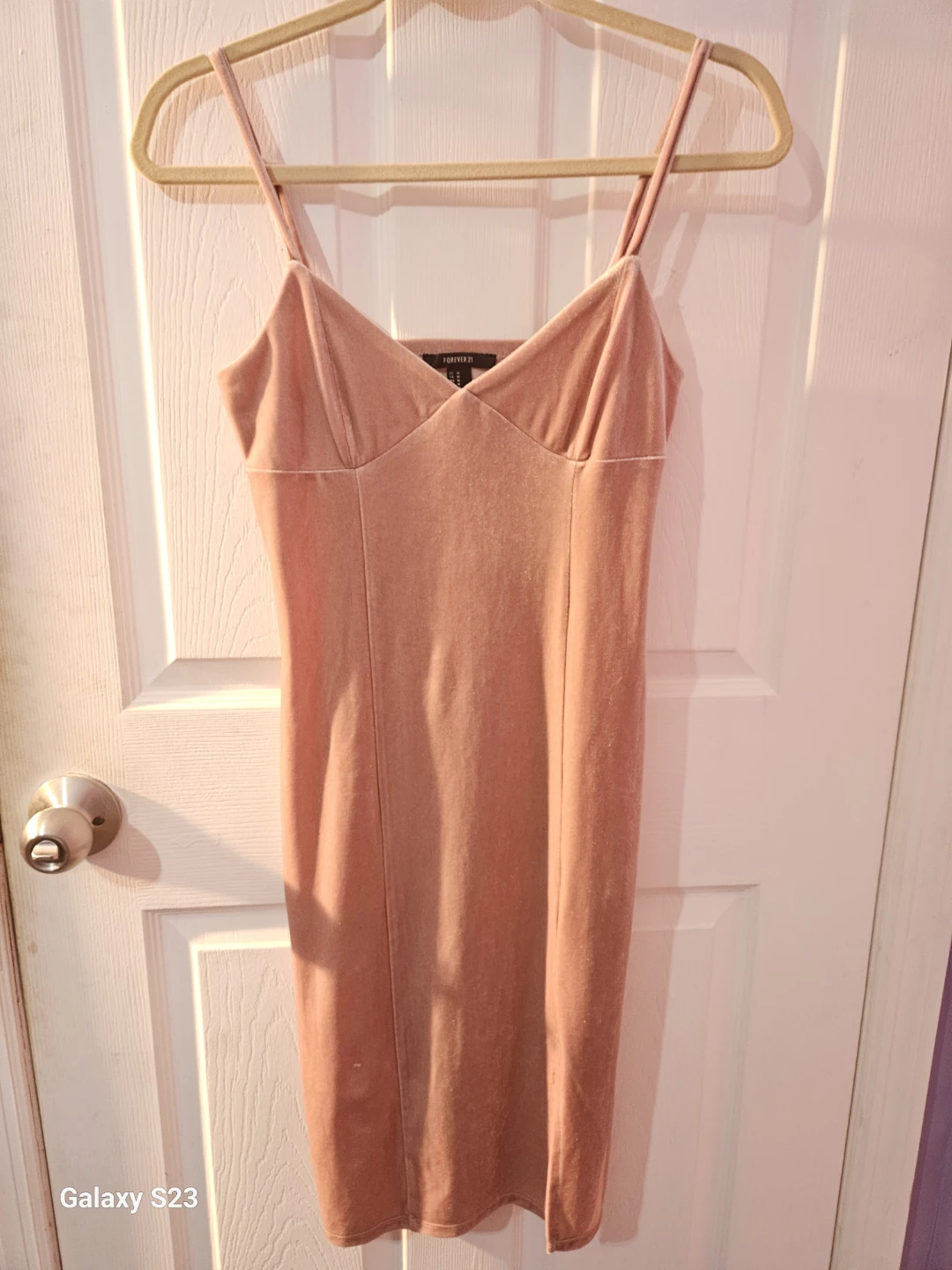 Forever 21 Velvet Spaghetti Strap Dress - Pink🏆