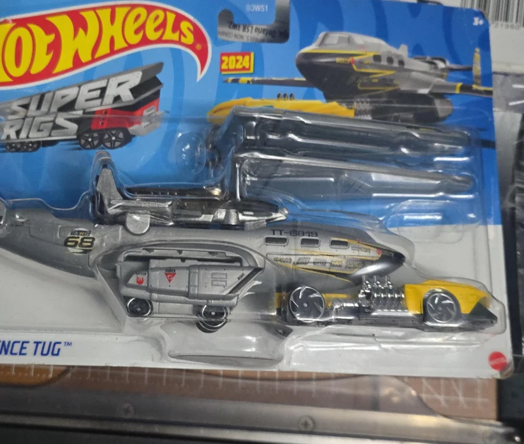 Hot Wheels Turbulance Tug Super Rigs Toy Vehicle