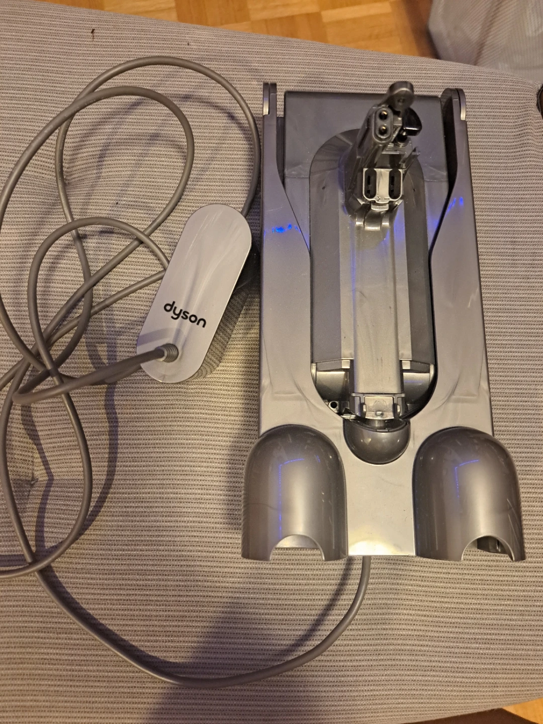 Dyson Vacuum Cleaner Charging Dock and Battery Pack