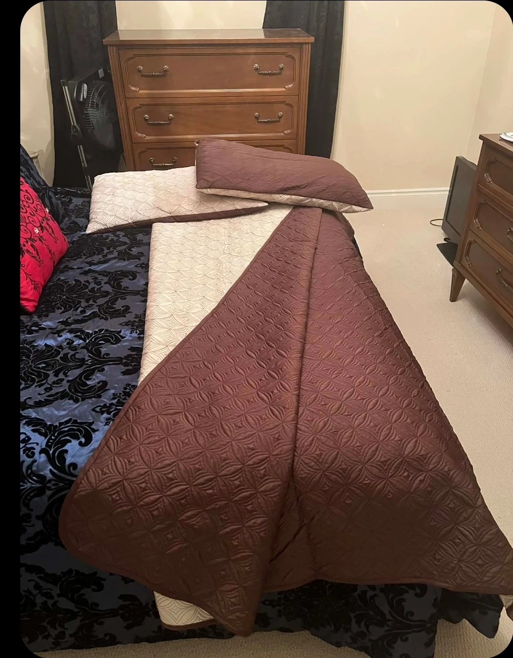 2 Single Quilted Bedding Set - Brown and Cream Reversable
