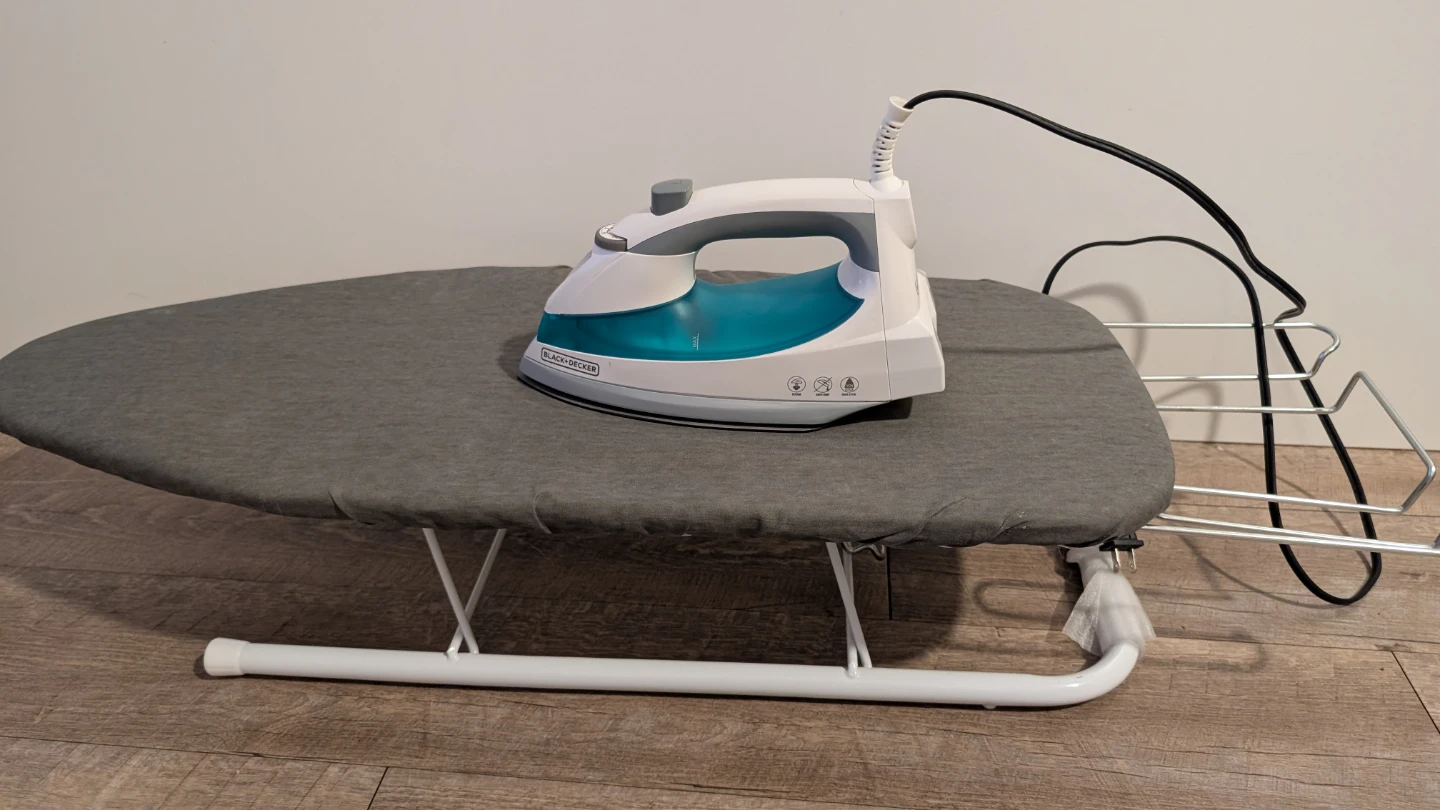 Black+Decker Ironing Board and Steam Iron Set