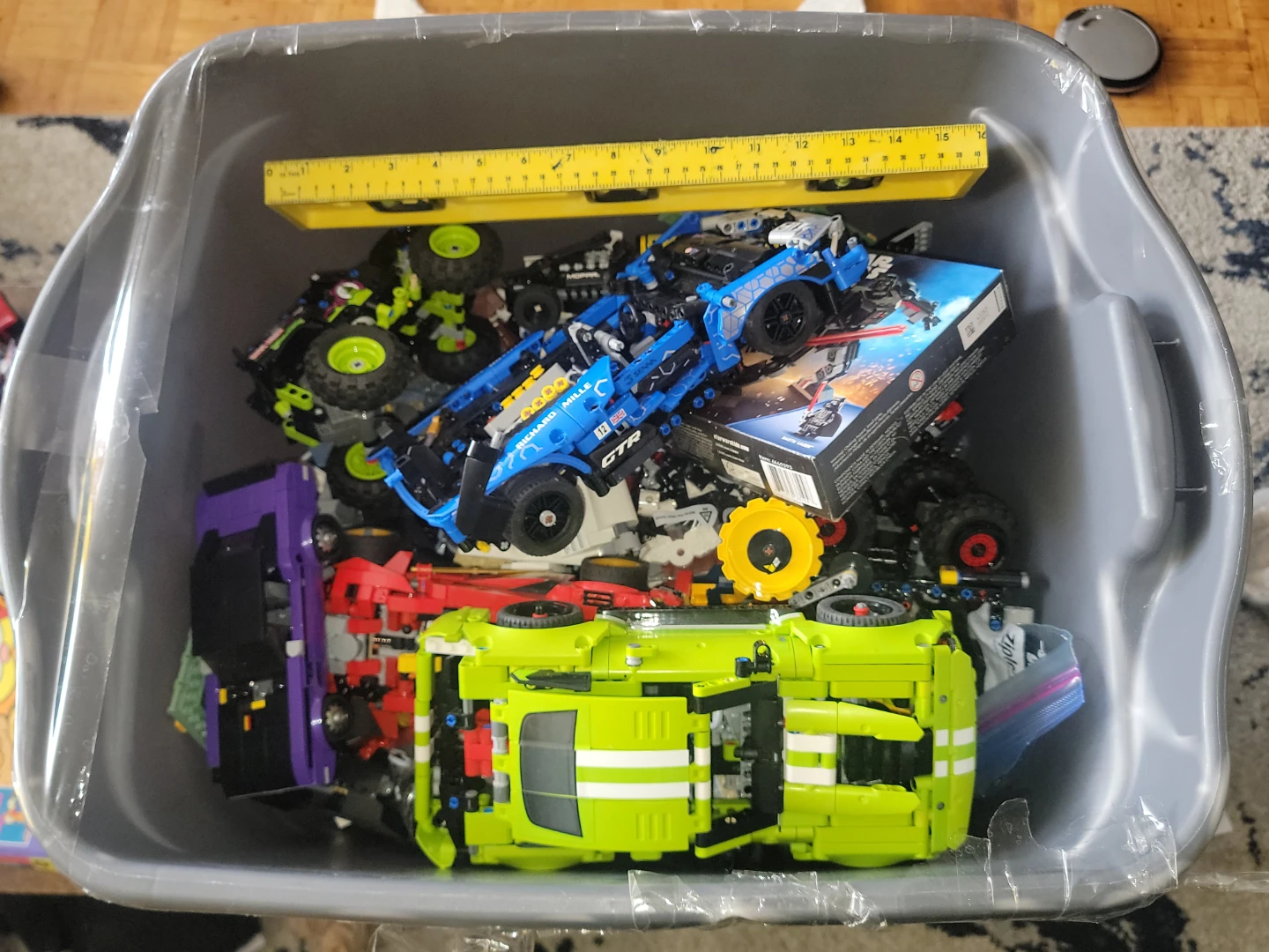 30 Pounds of LEGO Technic, Starwars, etc BIN