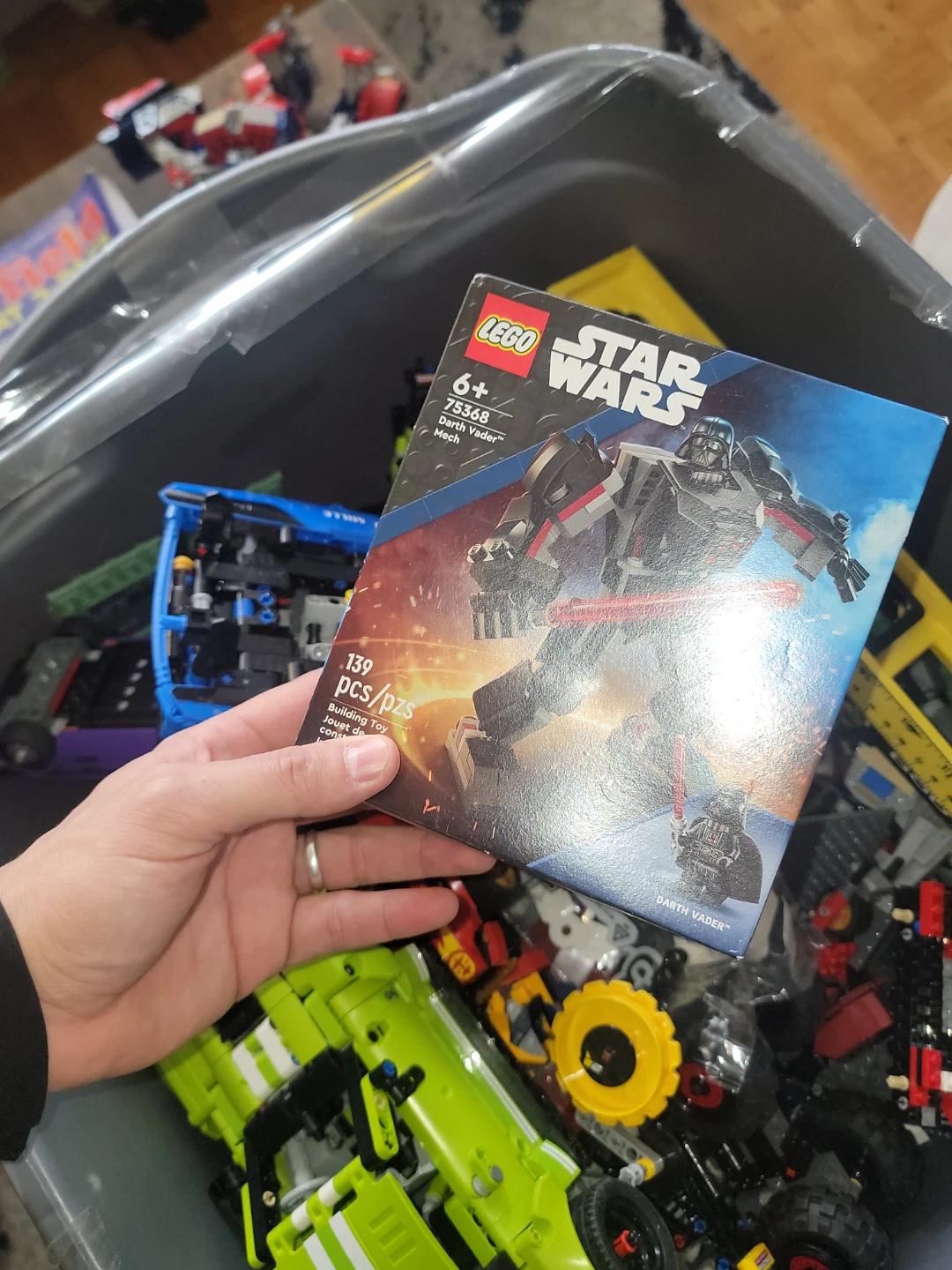 30 Pounds of LEGO Technic, Starwars, etc BIN - photo 5