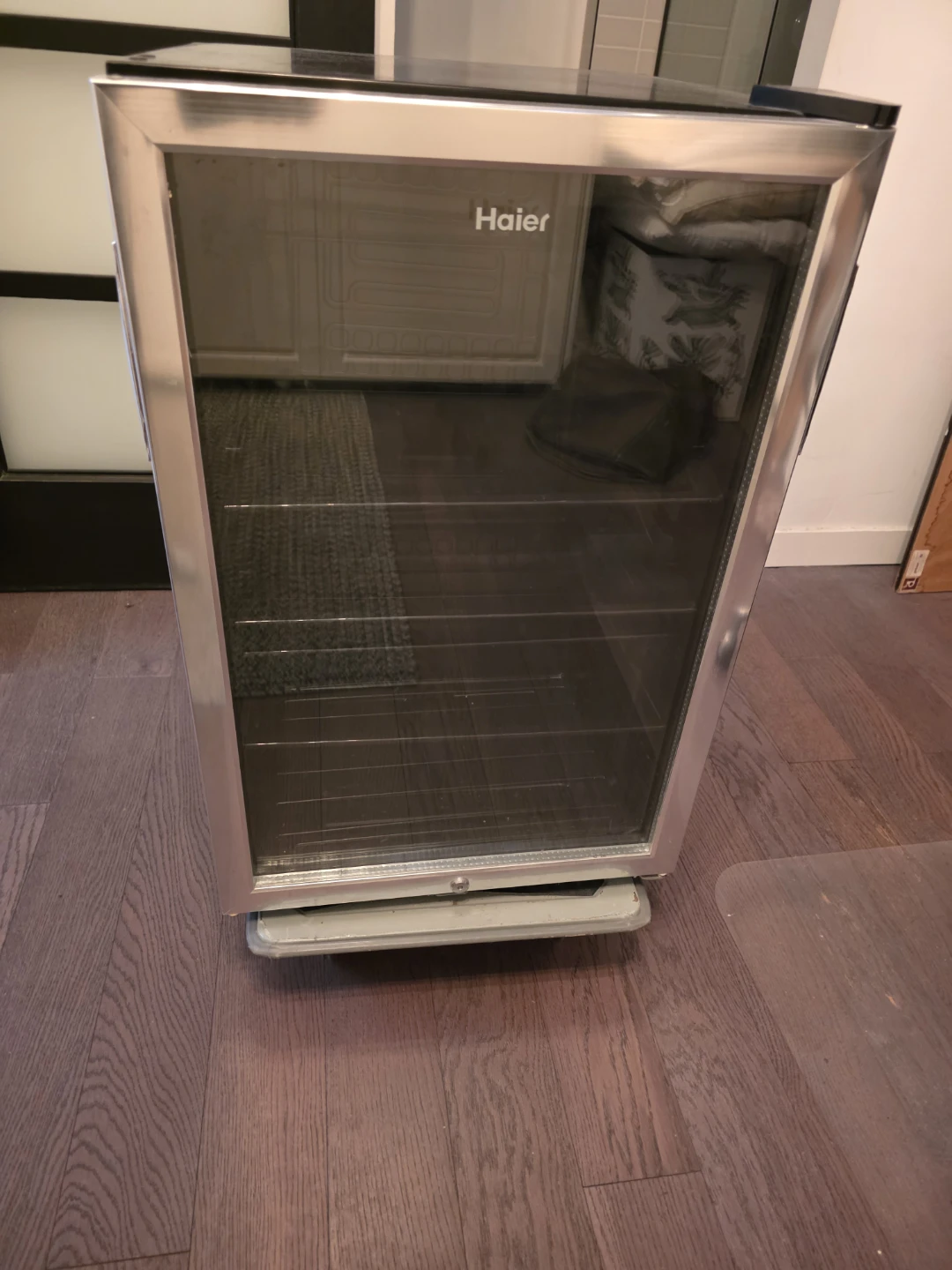 Haier Beverage Fridge - photo 2