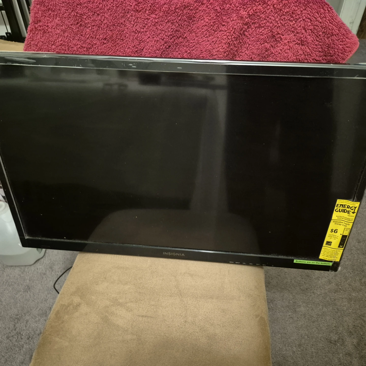 Insignia 32" LED TV - photo 2