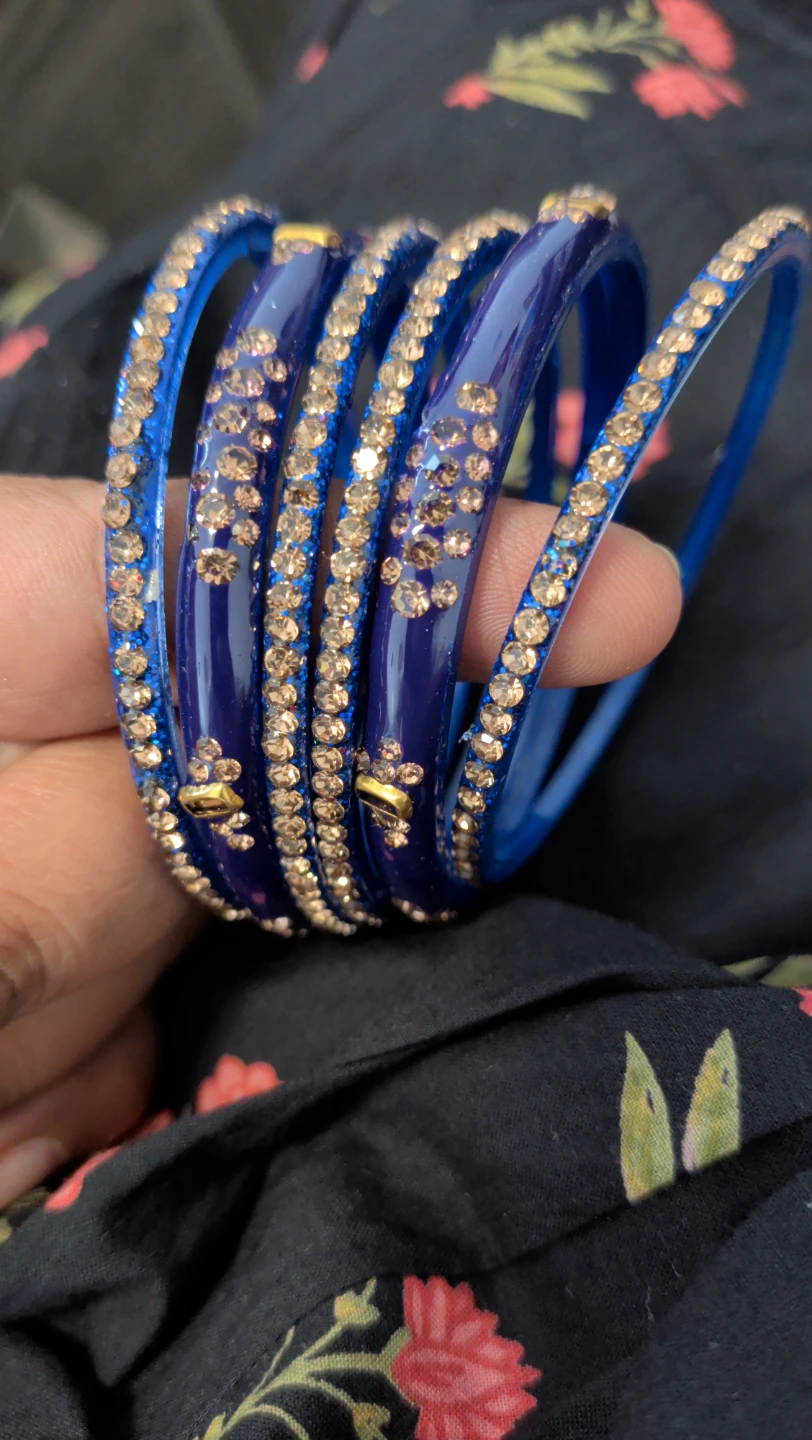 Set of 6 Sparkly Red and Blue Glass Bangles - photo 2