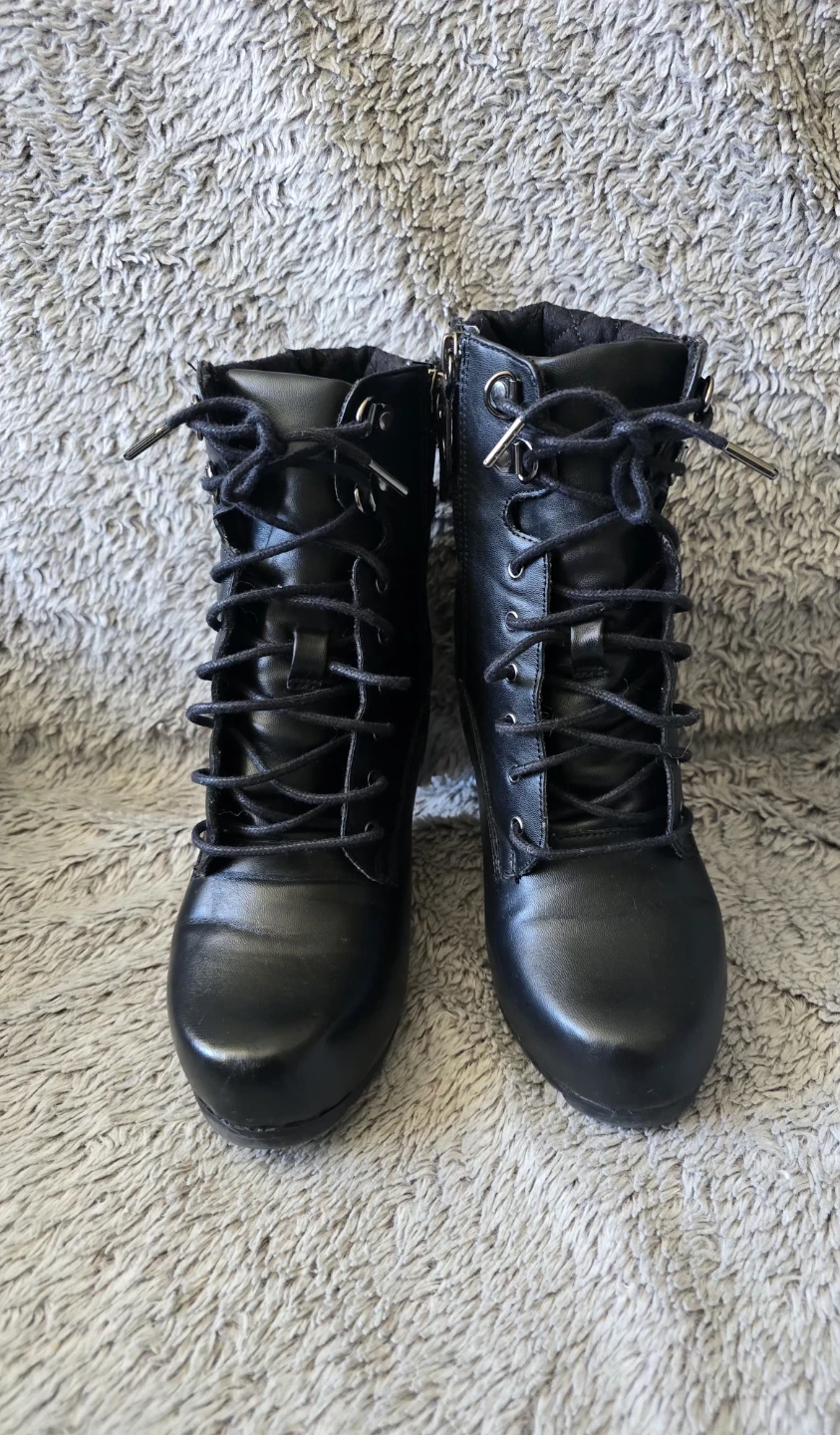 Black Lace-Up Heeled Ankle Boots. Size 7 - photo 2