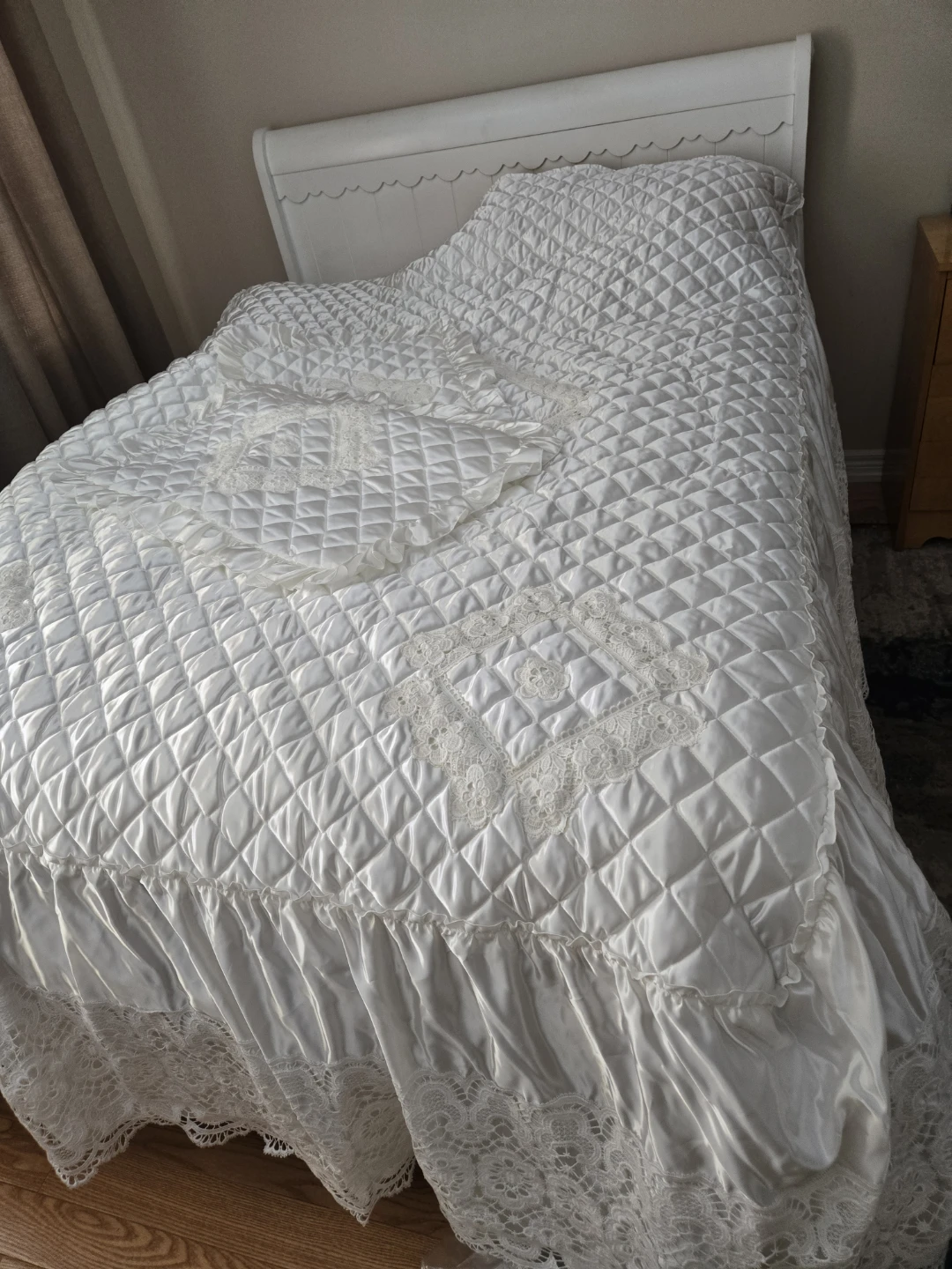 Double White Satin Quilted Bedspread with Lace Trim