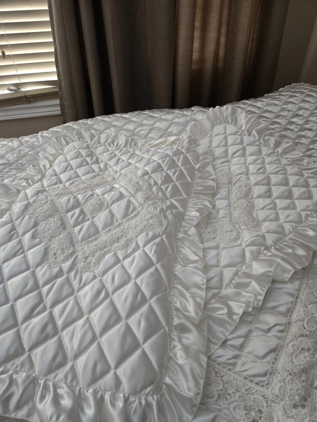 Double White Satin Quilted Bedspread with Lace Trim - photo 3