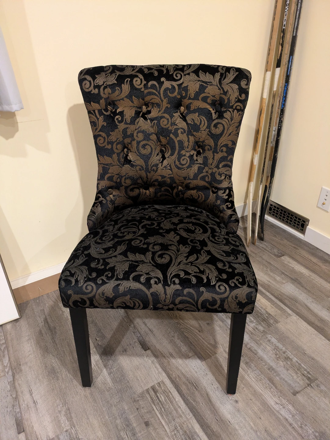 Damask Accent Chair 🥕