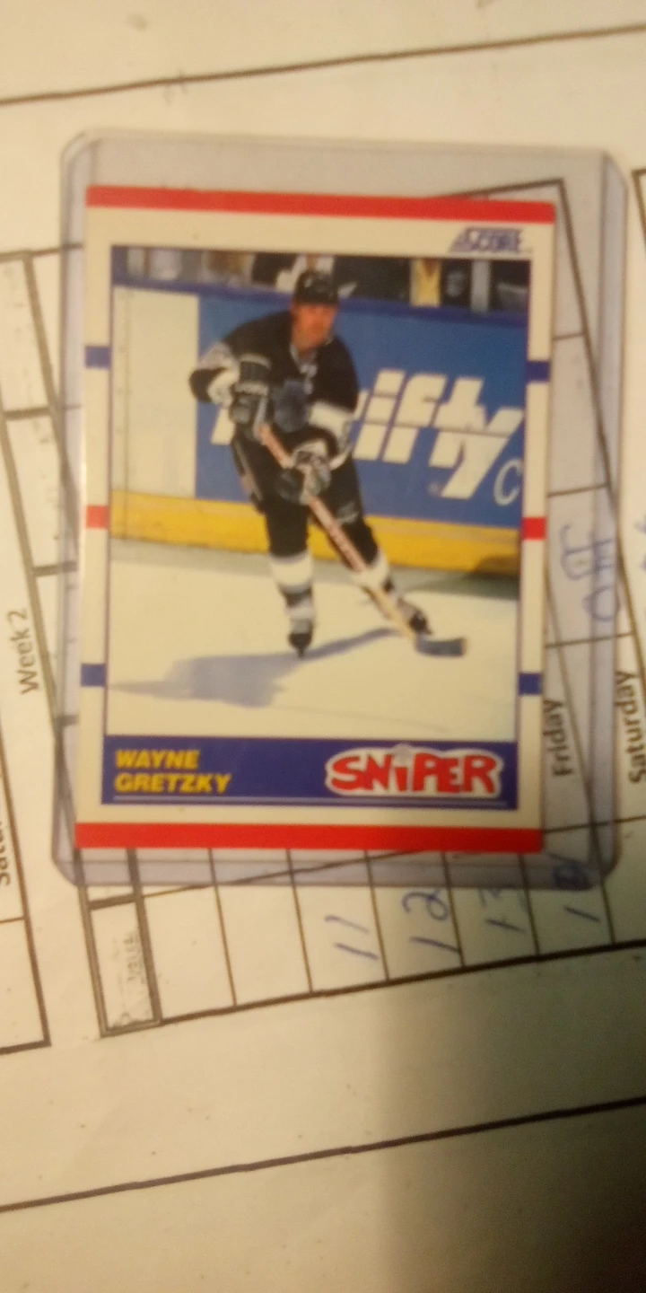 Wayne Gretzky Hockey Cards - Score, Lady Bing Trophy Winner - photo 2