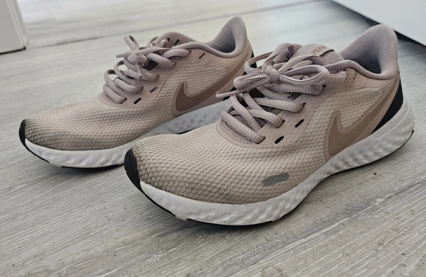 Nike Running Shoes - Women's Size 6 - photo 2