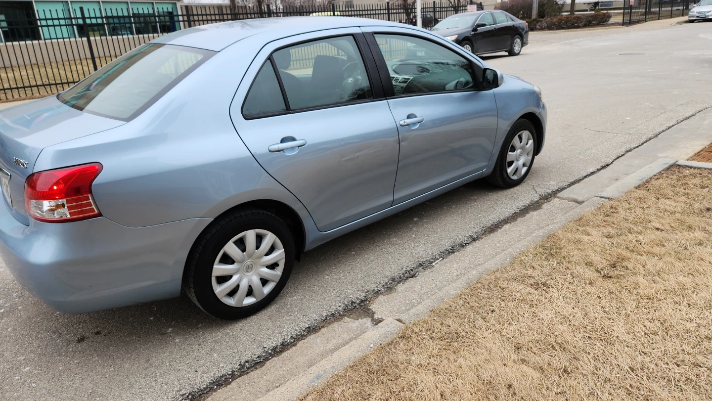 2009 Toyota Yaris Sedan - Blue - photo 4