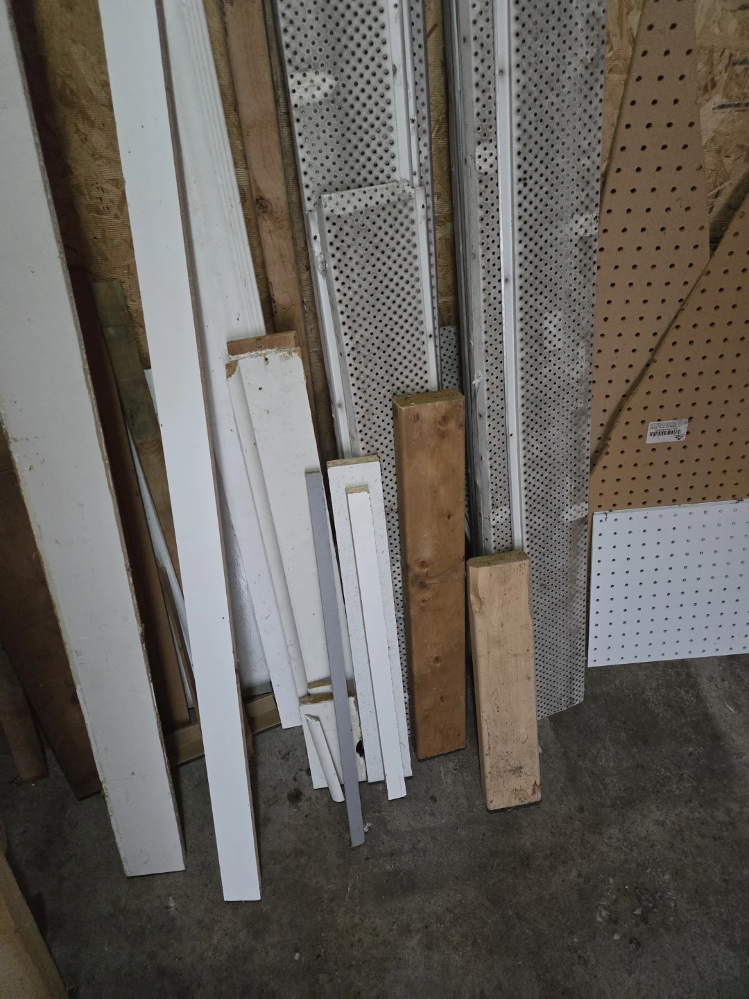 Assorted Wood Trim and Pegboard Pieces 🏆 - photo 3
