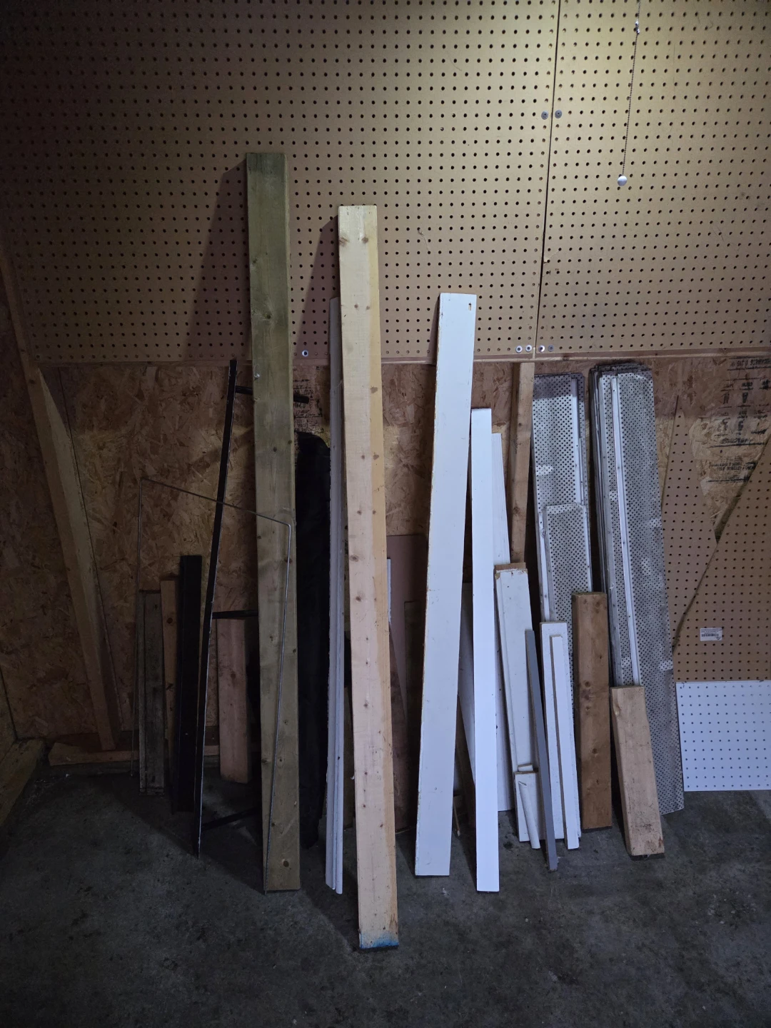 Assorted Wood Trim and Pegboard Pieces 🏆 - photo 4