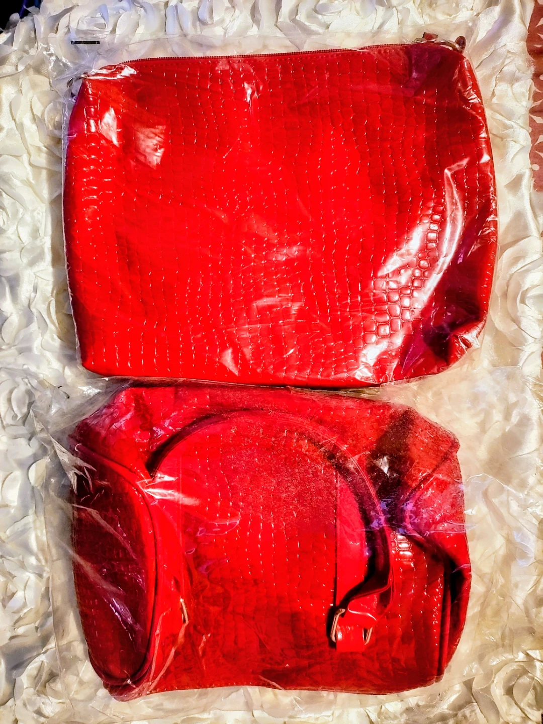 🏆 Red 3 piece Crocodile Textured Wallet and Handbag Set - photo 3