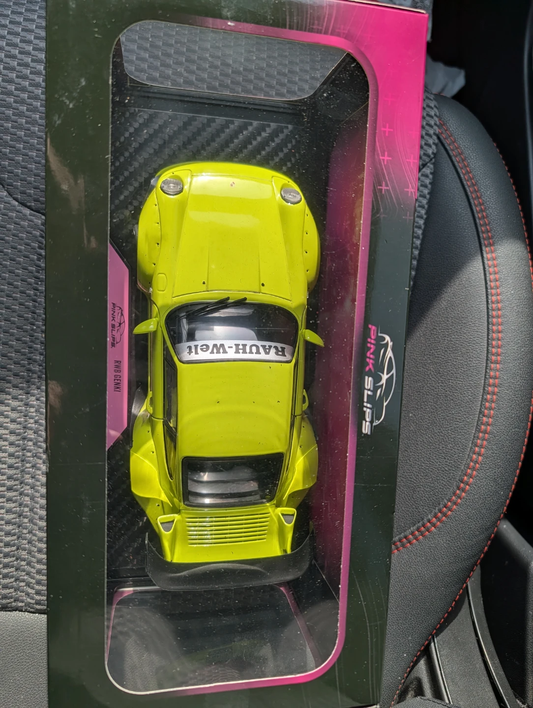 Jada Pink Slips Die-Cast Porsche 911 GT3 RS - photo 4