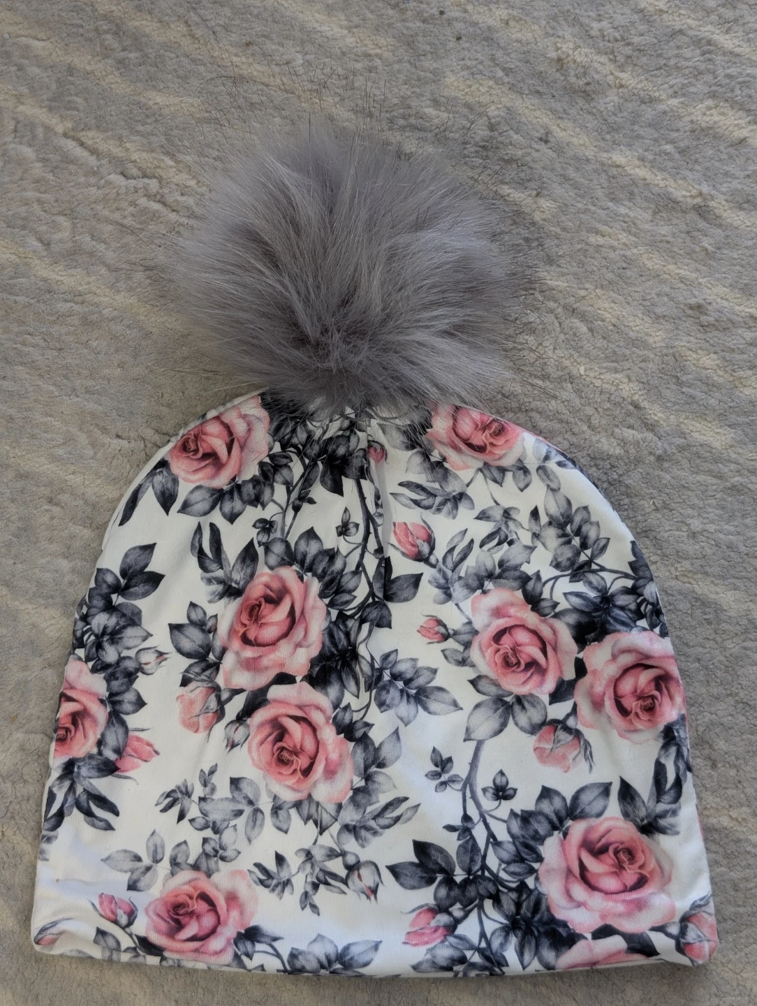 Beanie with Pink Roses and Grey Pom Pom - photo 2