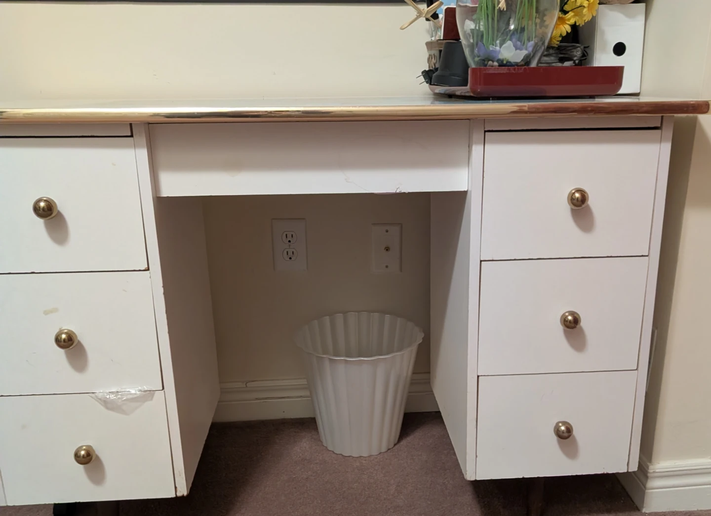 White Desk with Cosmopolitan World Map