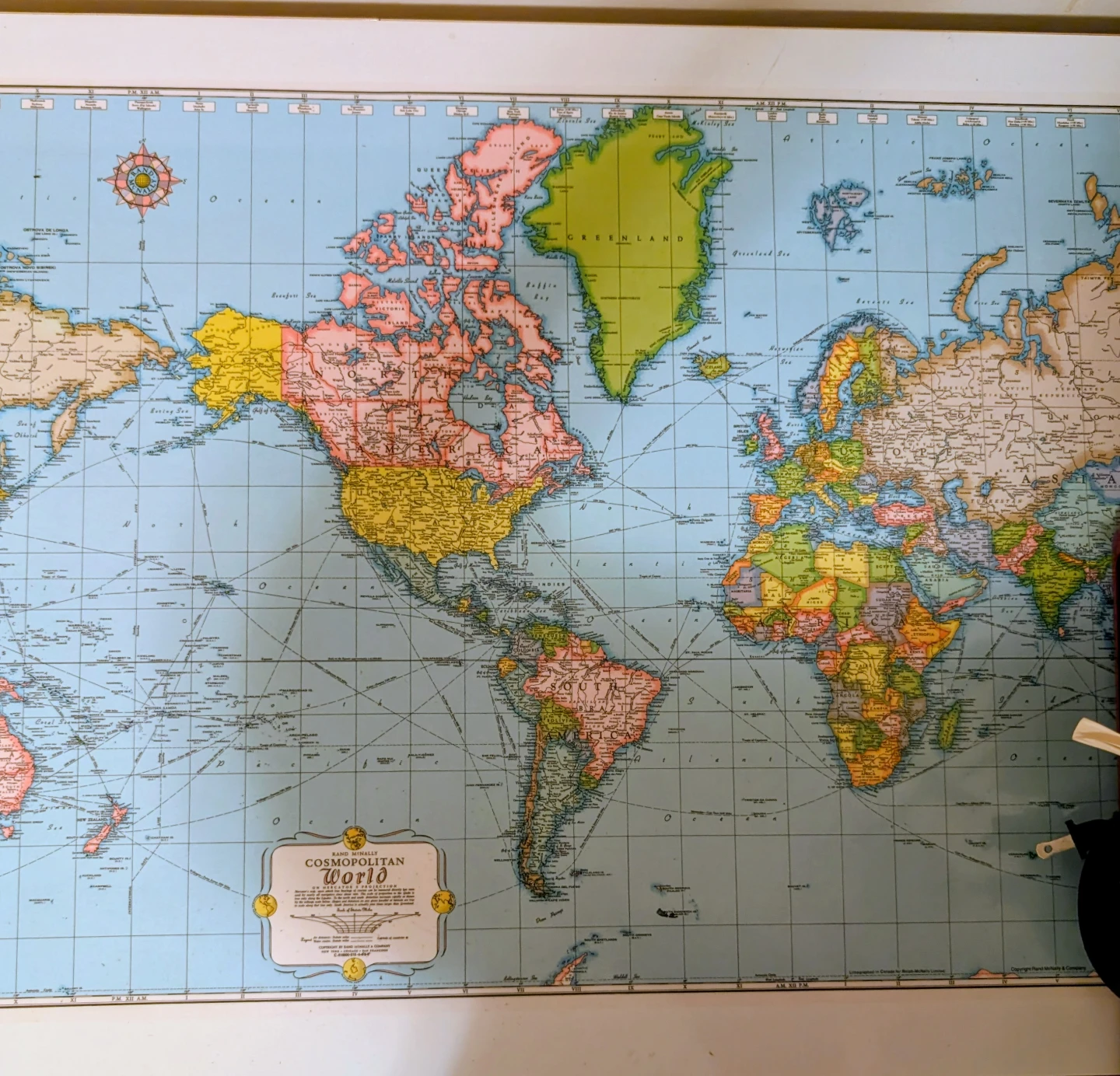 White Desk with Cosmopolitan World Map - photo 2
