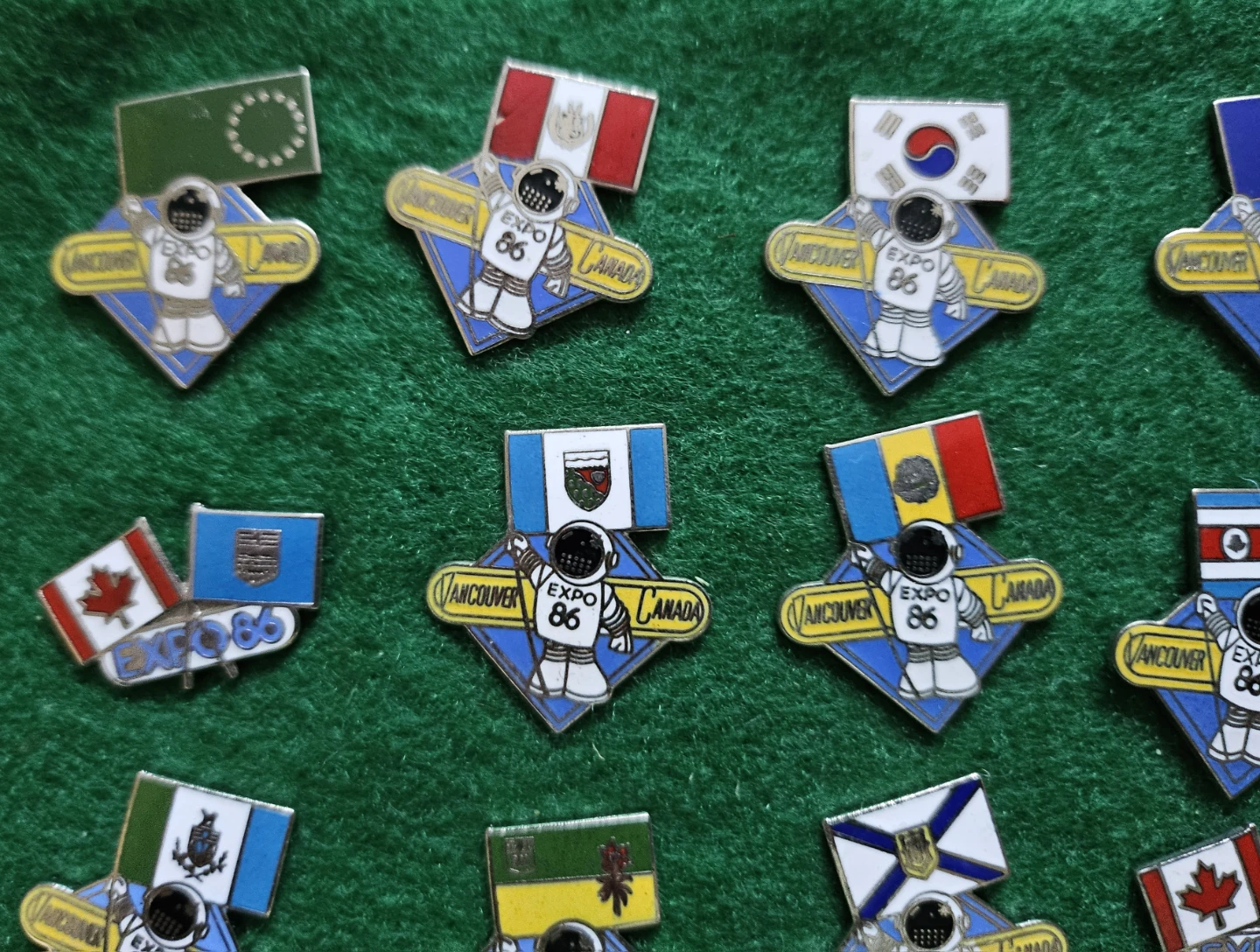 Expo 86 Vancouver Canada Lapel Pins Lot - photo 2