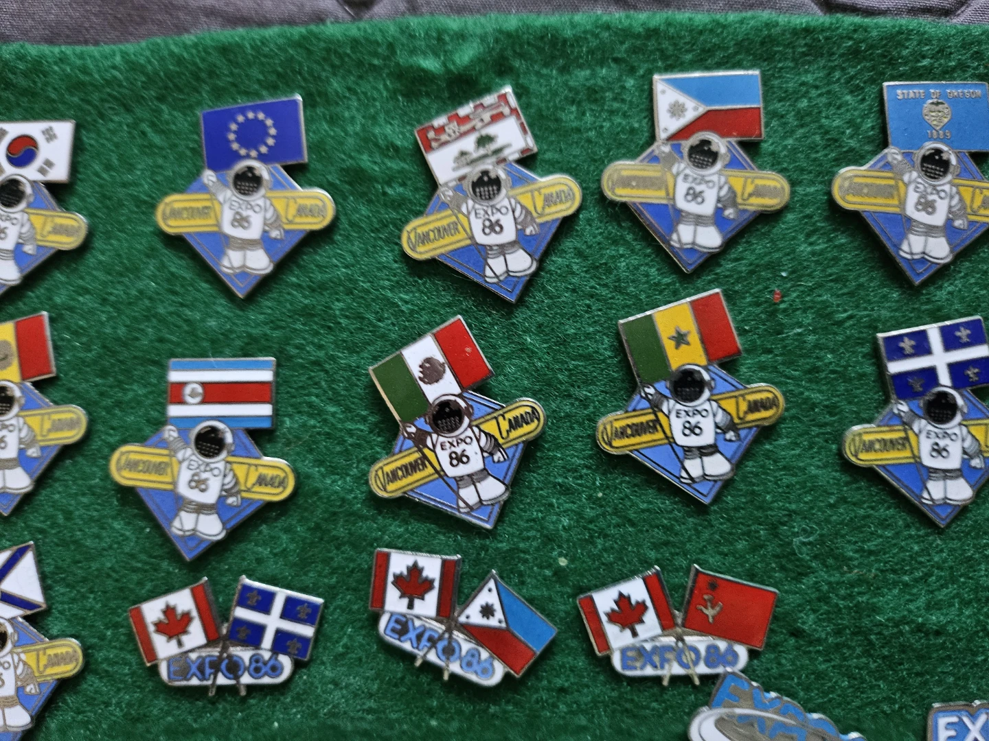 Expo 86 Vancouver Canada Lapel Pins Lot - photo 3
