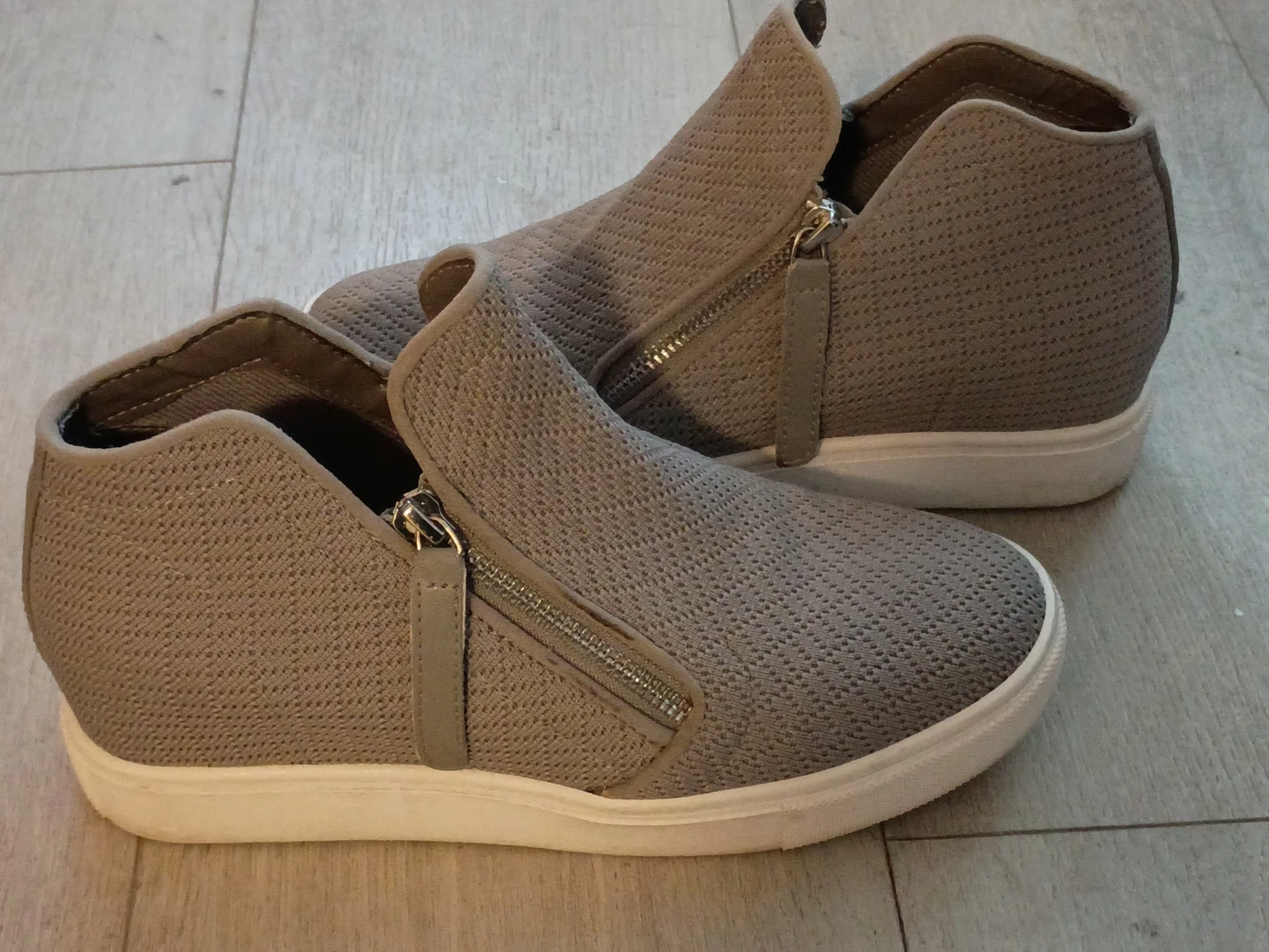 Steve Madden Gray Wedge Sneakers Size 7.5