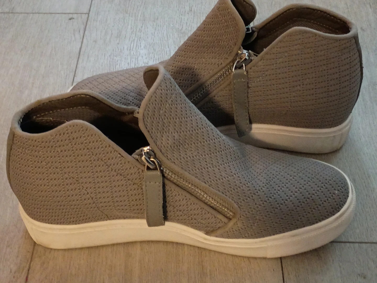 Steve Madden Gray Wedge Sneakers Size 7.5 - photo 2