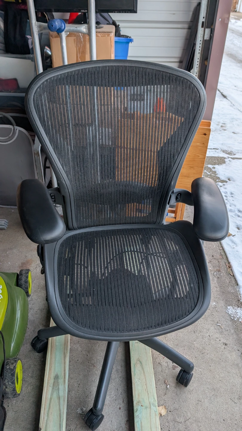 Herman Miller Aeron Chair - photo 2