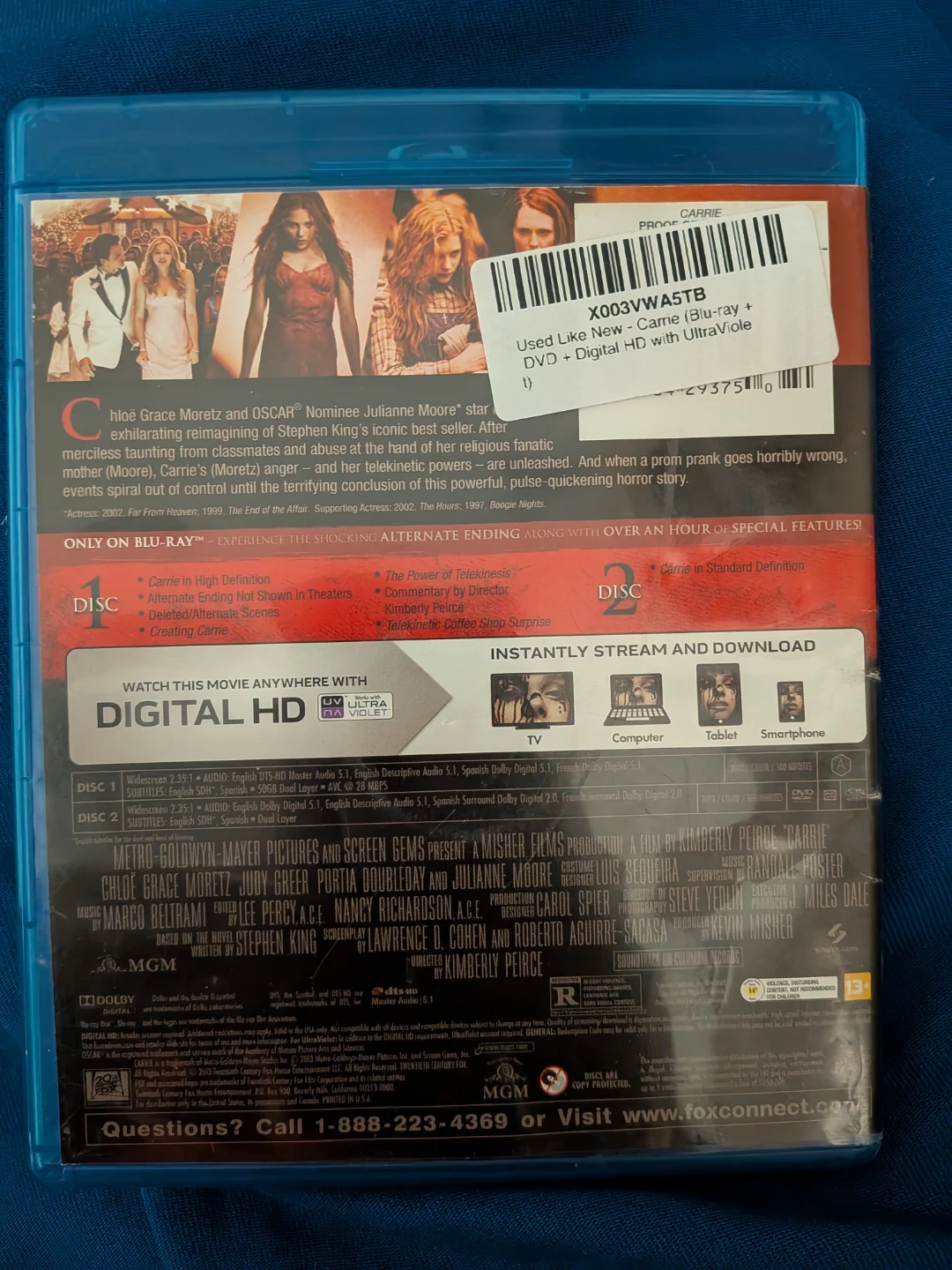 Carrie Blu-ray + DVD + Digital HD Movie - photo 2