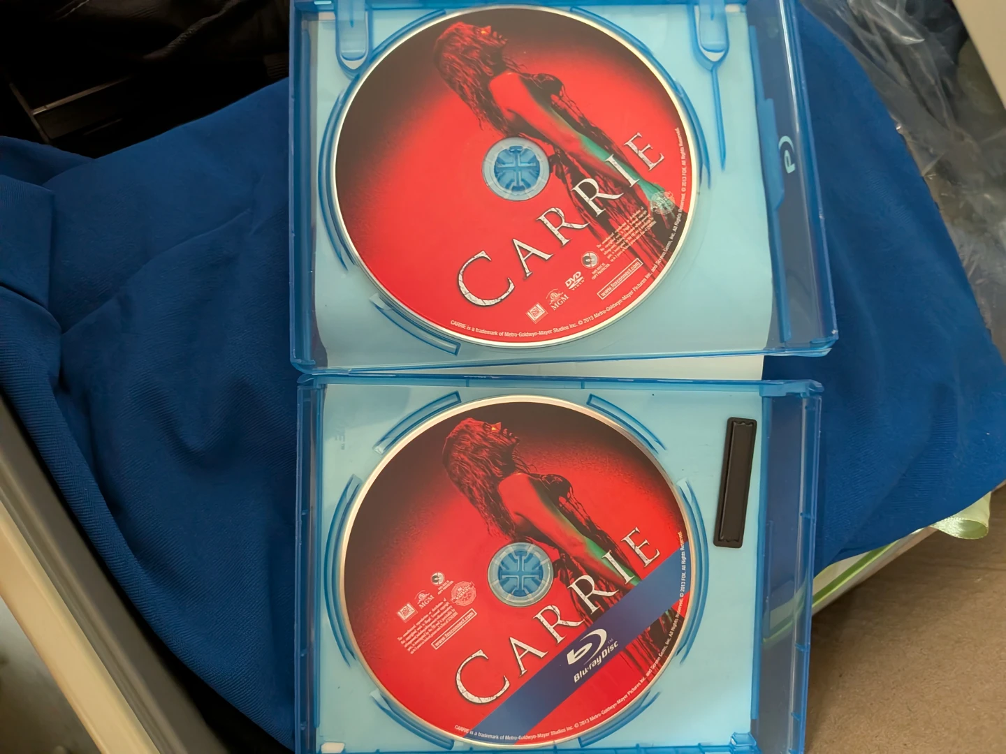 Carrie Blu-ray + DVD + Digital HD Movie - photo 3