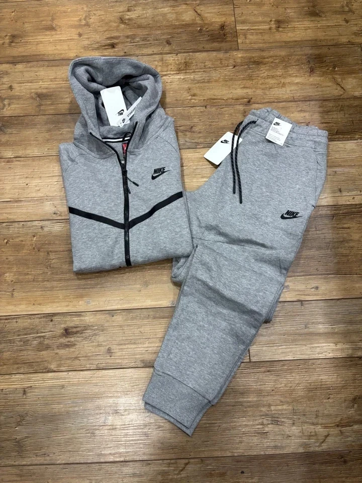 Nike Tech Sweat Suit (XL) 🏆