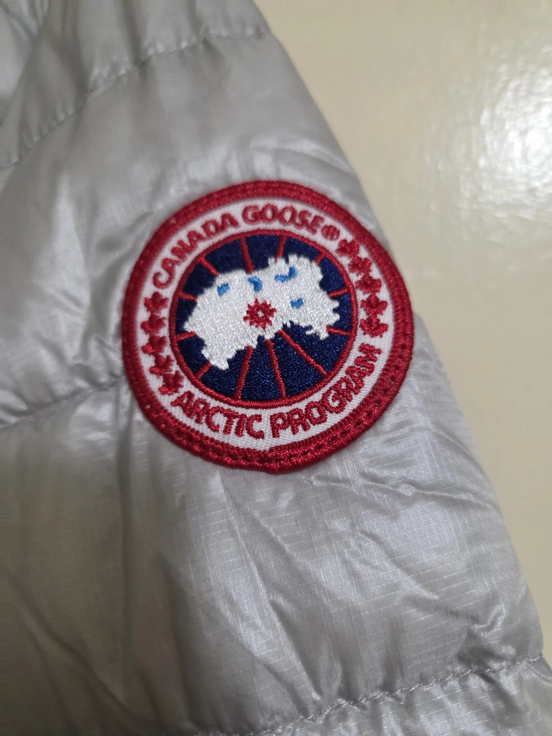 Canada Goose light down jacket - photo 5