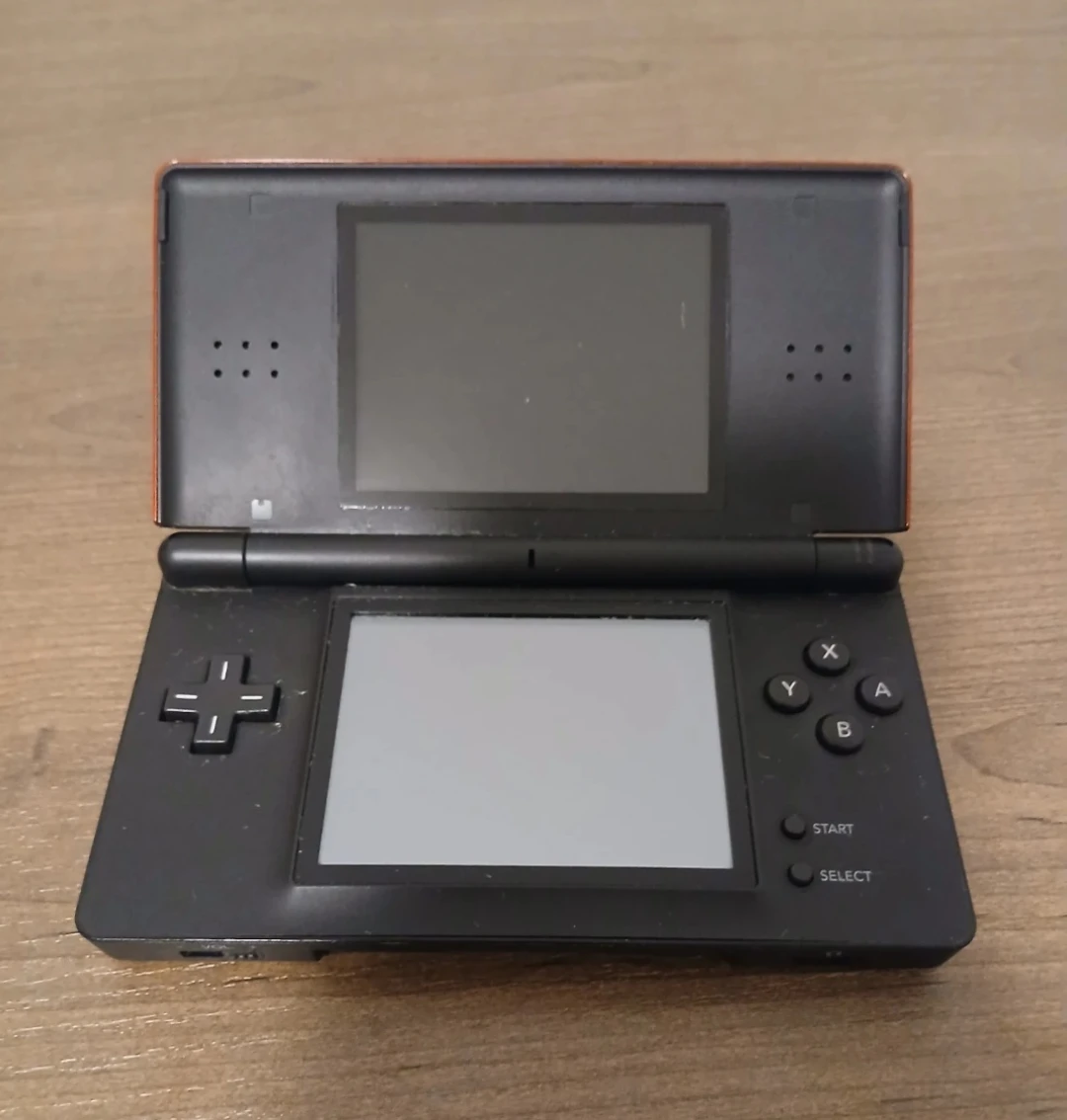 Red Nintendo DS Lite - photo 3