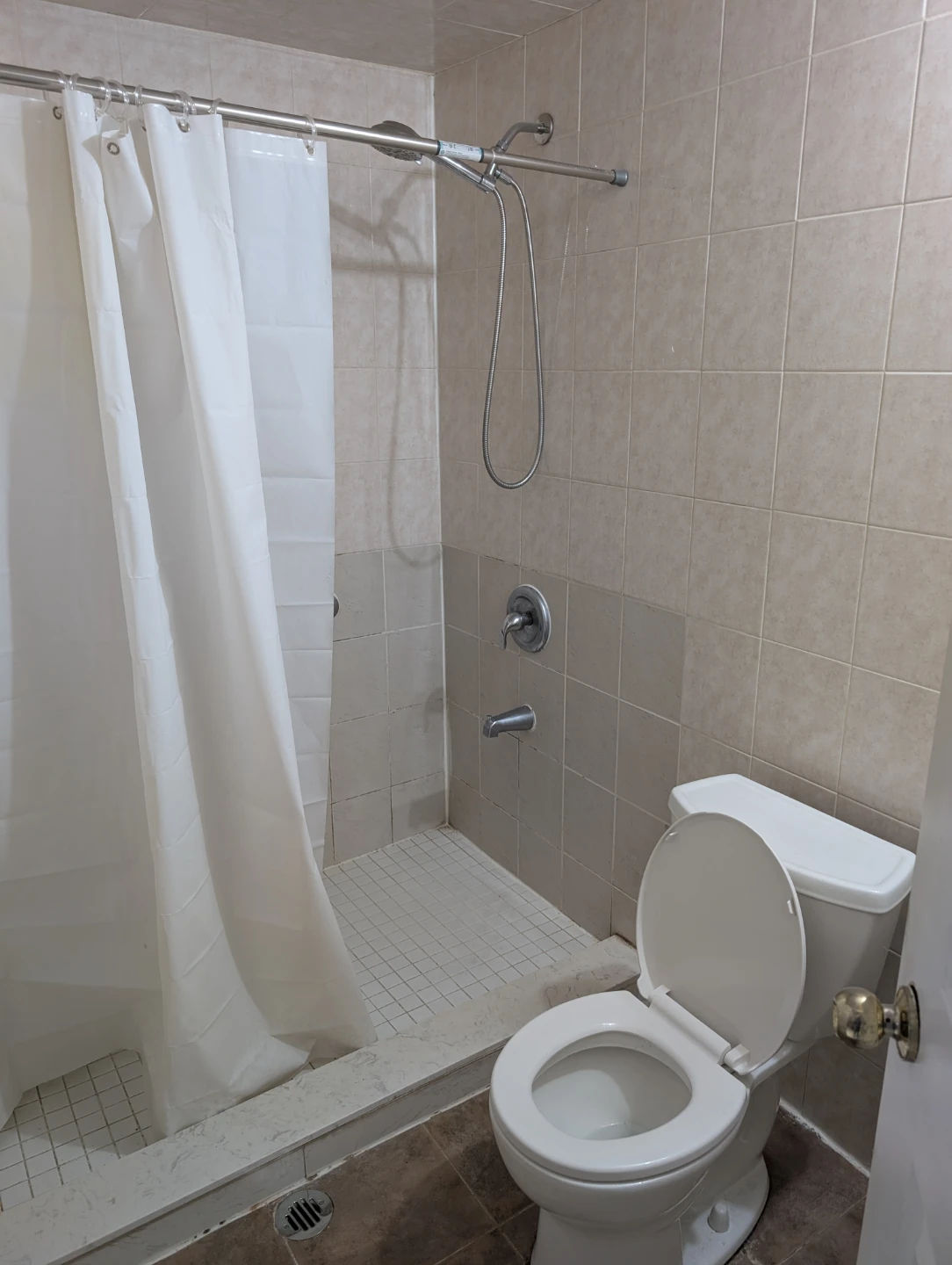 Private Basement Studio Apartment - photo 3