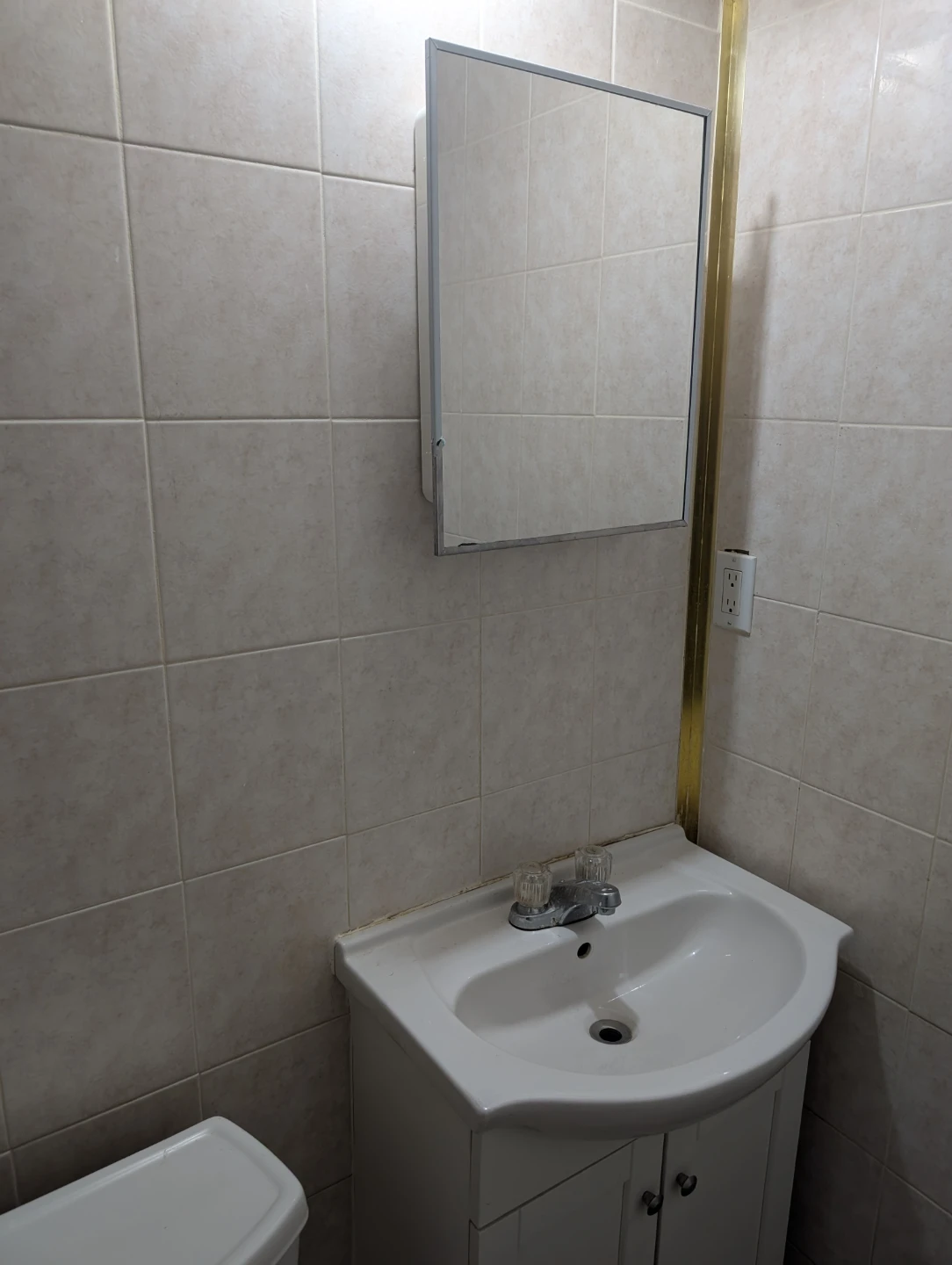 Private Basement Studio Apartment - photo 4
