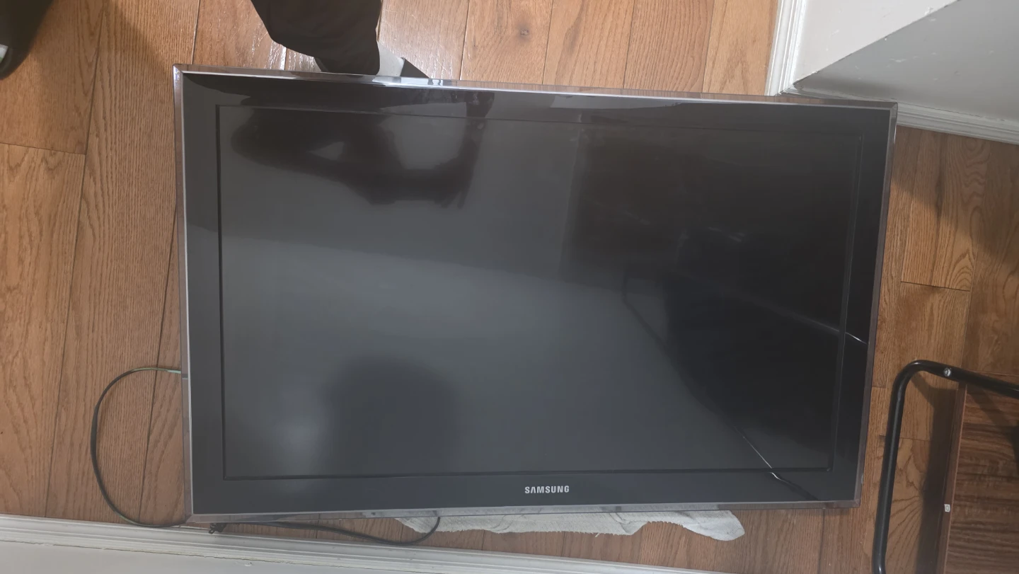 Samsung Flat Screen TV - photo 2