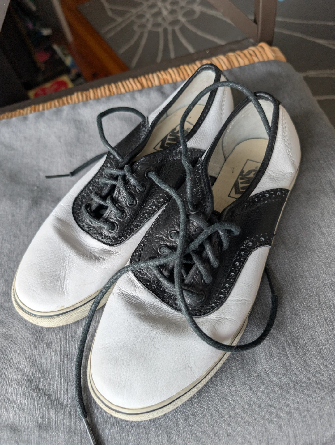 Vans Saddle Shoes - White & Black Leather