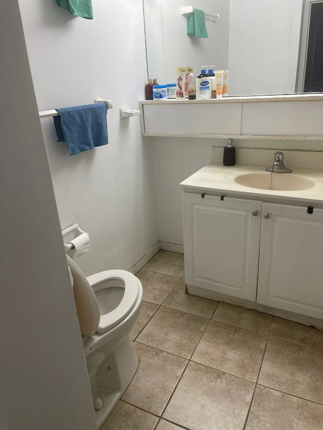 Shared room for rent for 500 cad in 47 thorncliffe park drive - photo 3