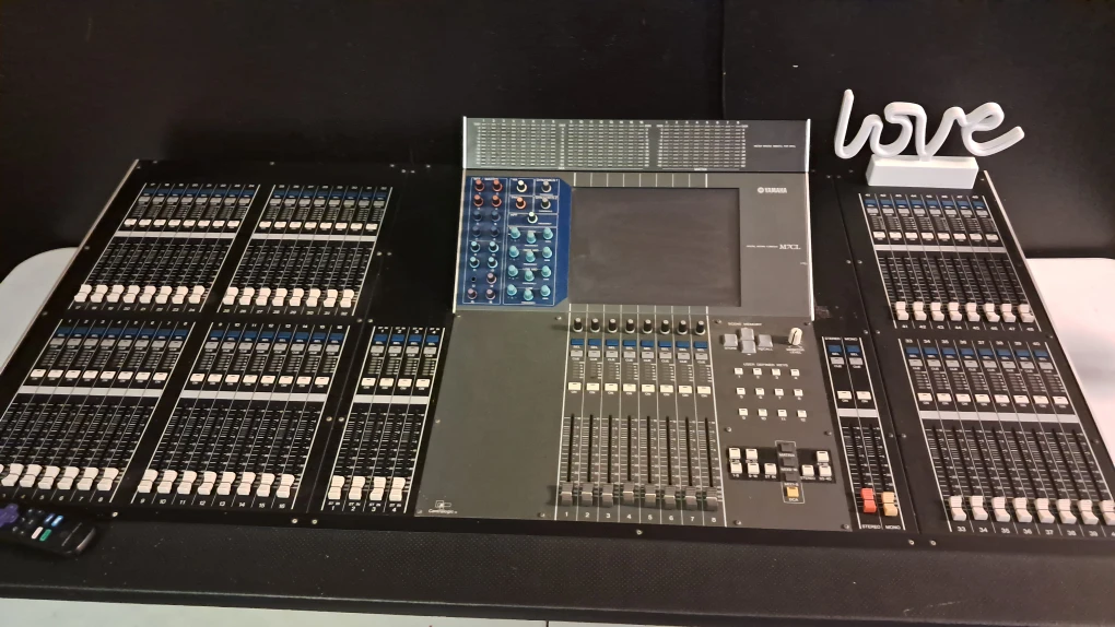 Yamaha M7CL Digital Mixing Console - photo 2
