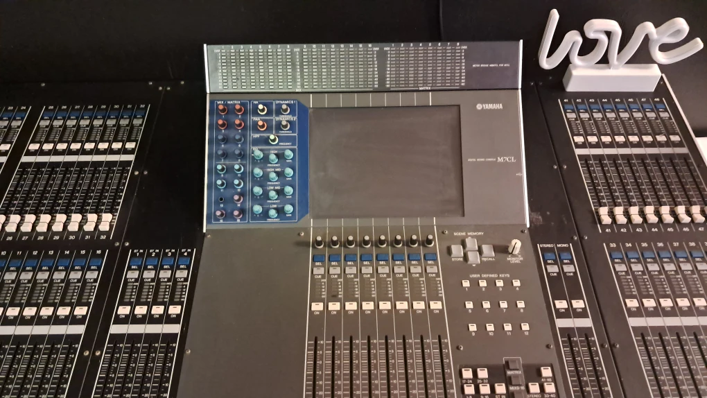 Yamaha M7CL Digital Mixing Console - photo 3